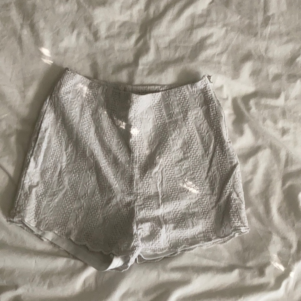 White high wasted pin up shorts